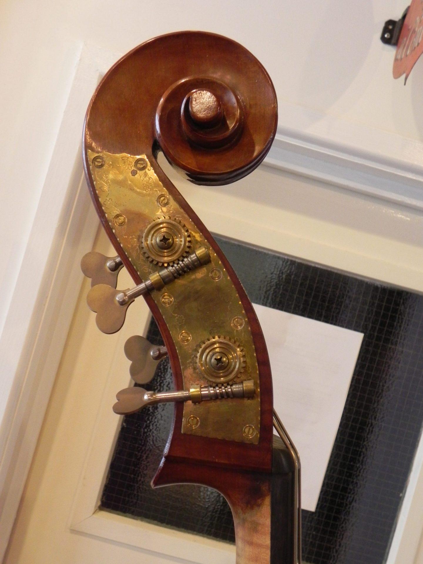 C714a - Hungarian bass - Image 4