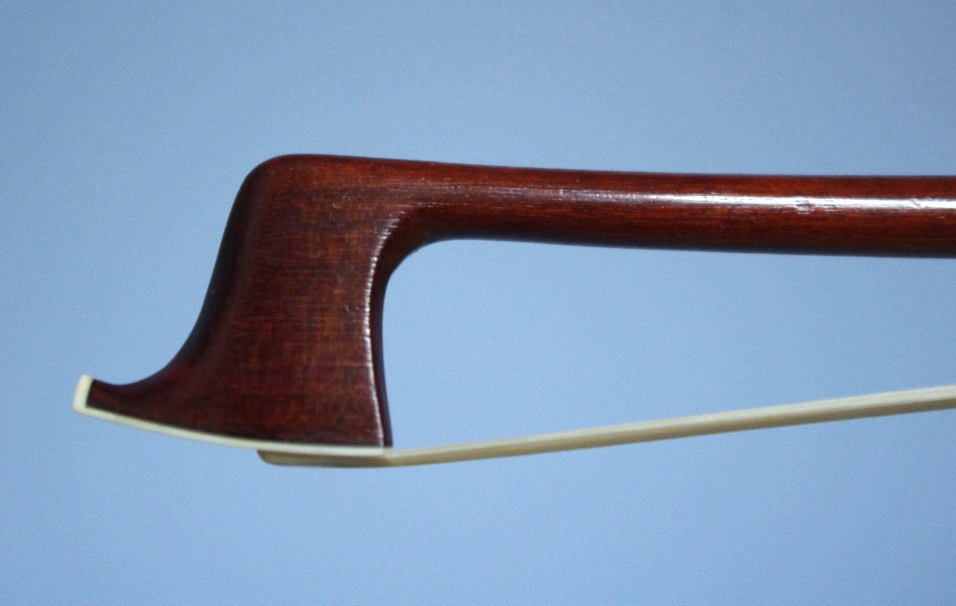 17559 Good German viola bow, Pfretzschner workshop - Image 2